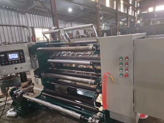 Máquina de corte de rollos de tejidos no tejidos de 1300 mm Máquina de corte y rebobinado de tejidos 0-200m/min