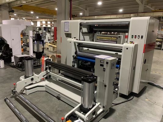 Peso máximo del rodillo madre 1200KG máquina especial de corte y rebobinado de papel kraft de rollo de alta velocidad